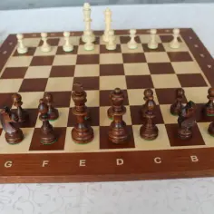 Jak prawidłowo ustawić szachy na szachownicy - kompletny przewodnik