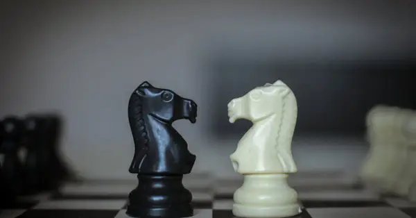 Na czym polega system szwajcarski w szachach? Wyjaśnienie zasad