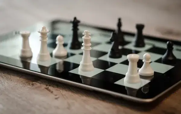Czy Chess24 zrewolucjonizuje grę w szachy? Analizujemy platformę